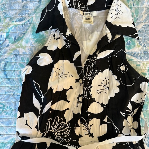 Floral Black and White Sleeveless Dress - Picture 2 of 3